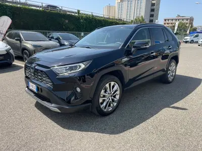 Toyota Rav4 HV (222CV) E-CVT AWD-i Lounge del 2021 usata a Piacenza