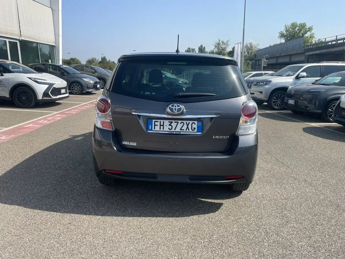 Toyota Verso usata a Piacenza (7)