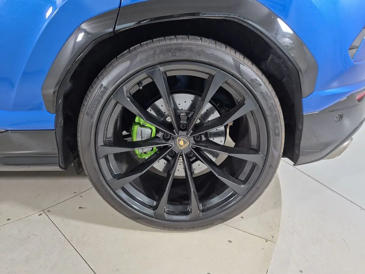 Lamborghini Urus usata a Torino (13)