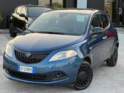 Lancia Ypsilon 1.0 FireFly 5 porte S&amp;S Hybrid Ecochic Silver del 2023 usata a Matera