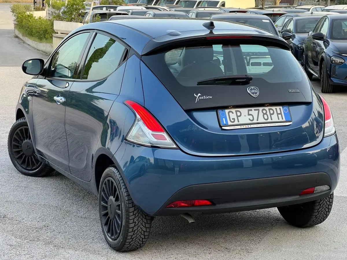 Lancia Ypsilon usata a Matera (11)