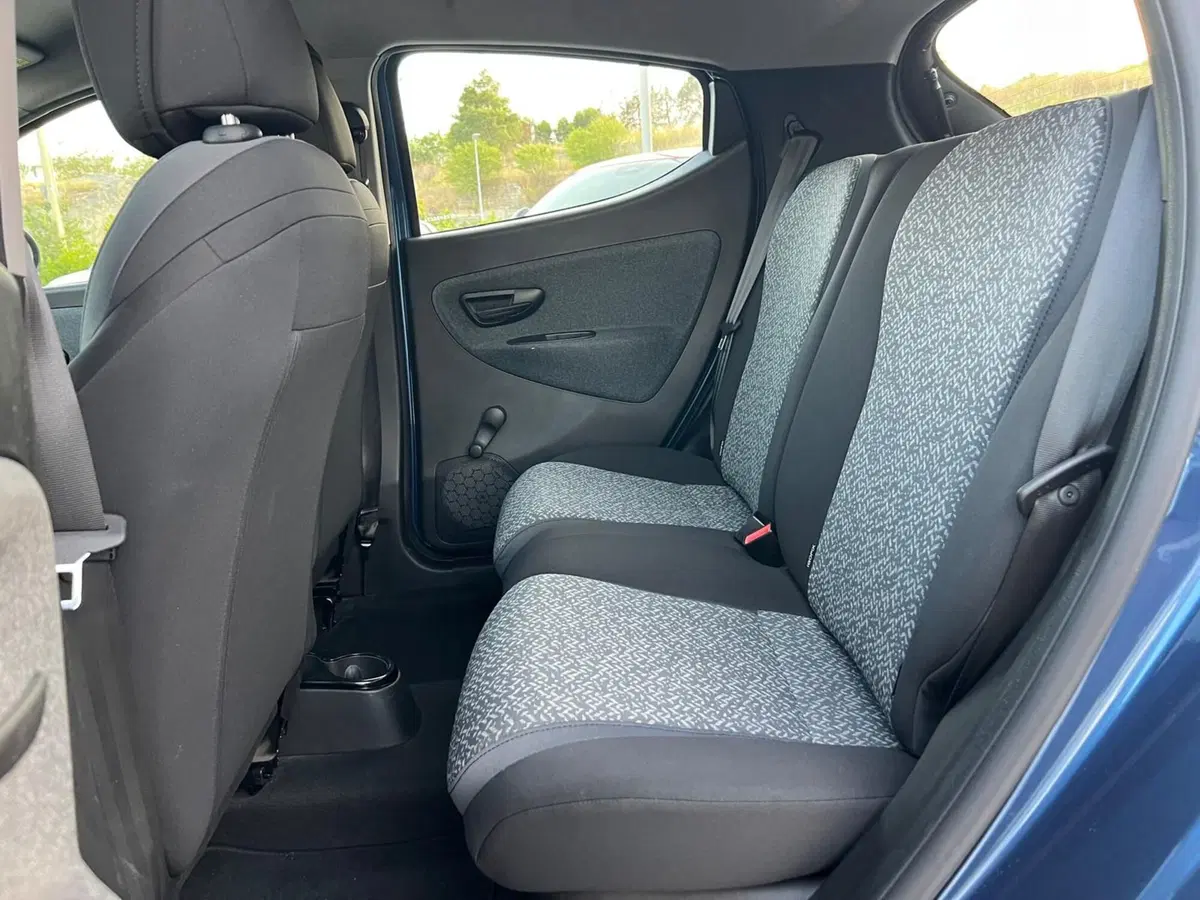 Lancia Ypsilon usata a Matera (17)