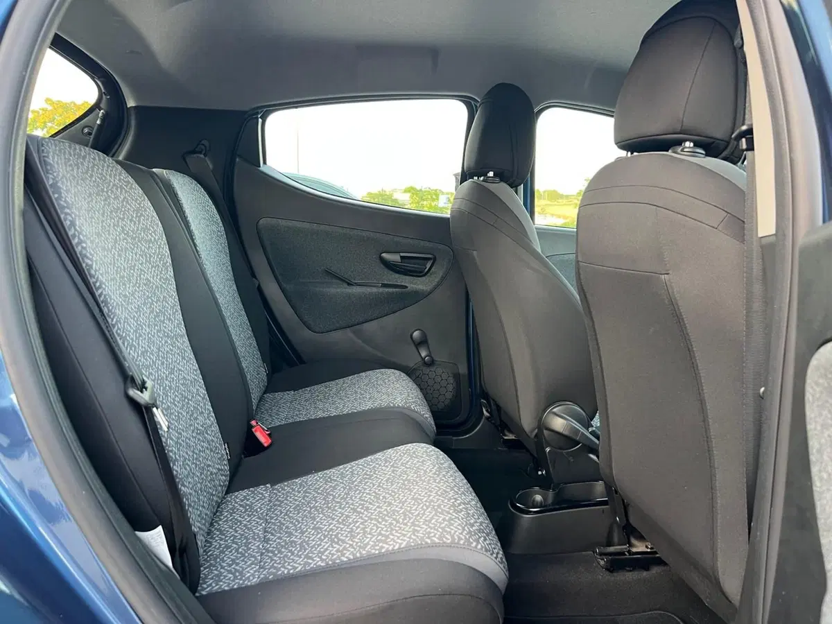 Lancia Ypsilon usata a Matera (18)