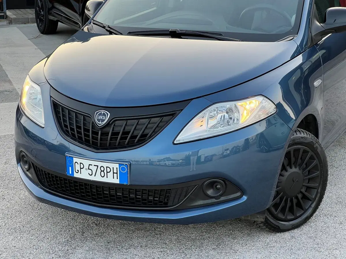 Lancia Ypsilon usata a Matera (2)