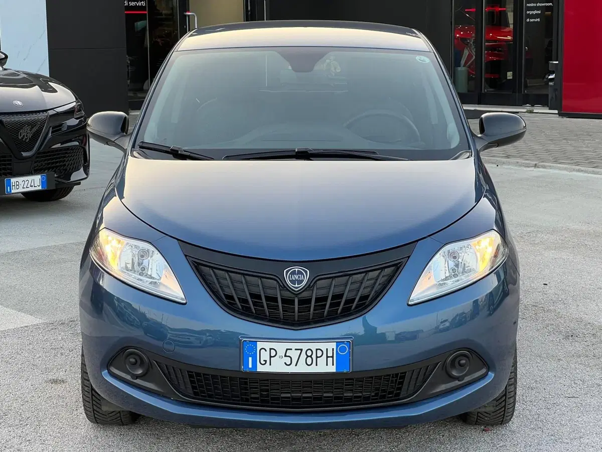 Lancia Ypsilon usata a Matera (4)