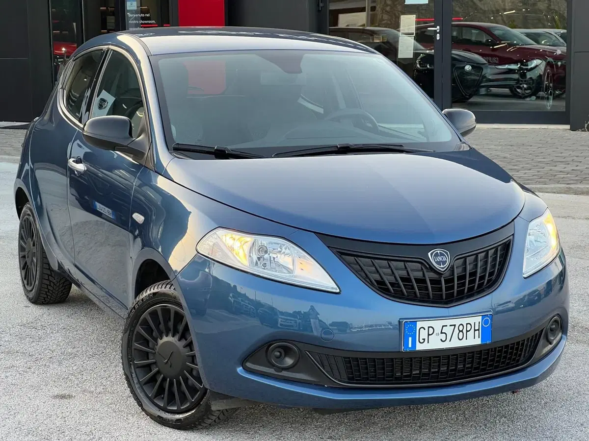 Lancia Ypsilon usata a Matera (5)