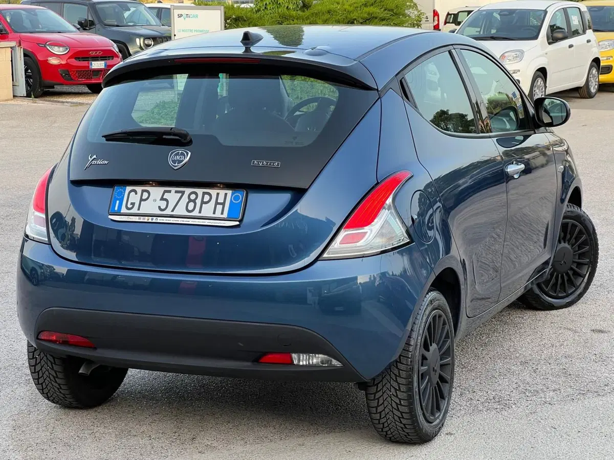 Lancia Ypsilon usata a Matera (6)