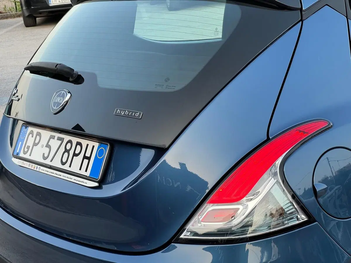 Lancia Ypsilon usata a Matera (8)