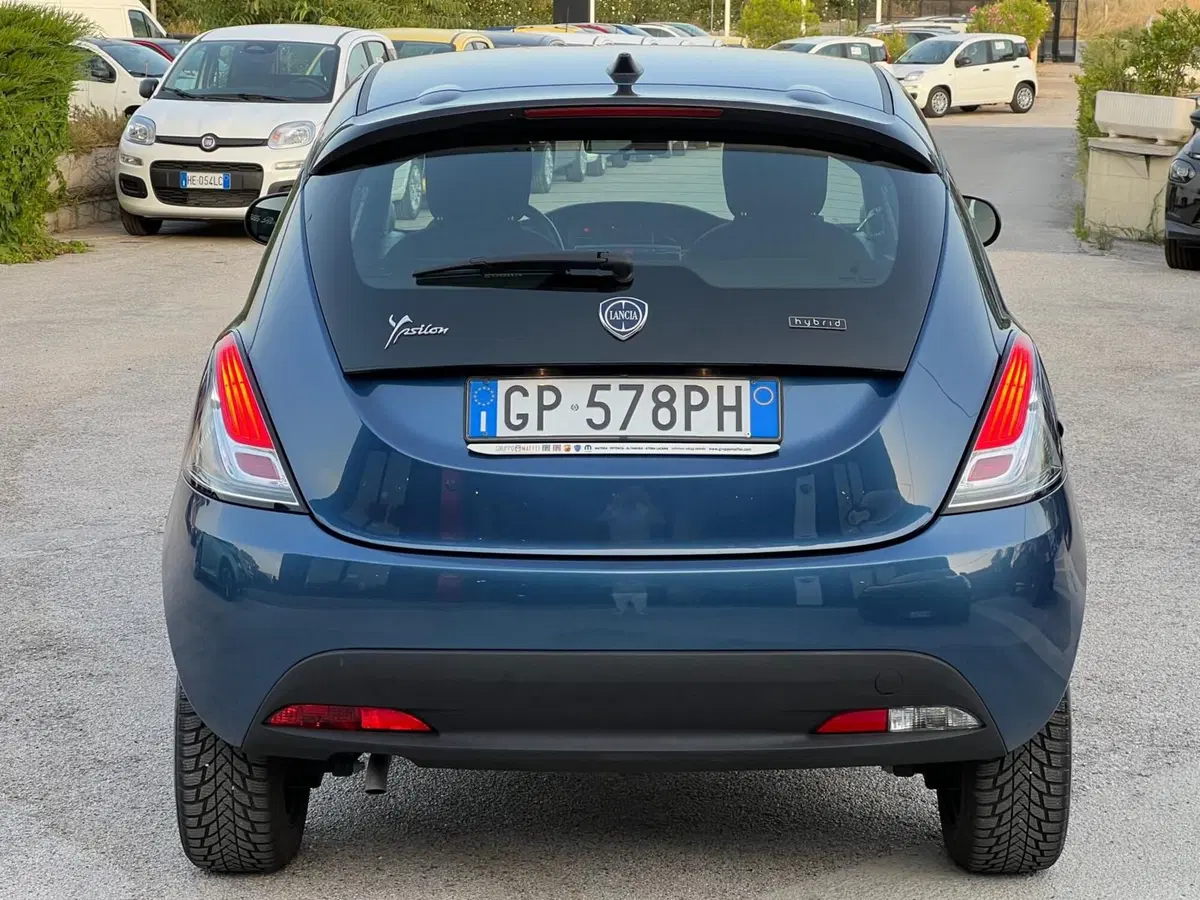 Lancia Ypsilon usata a Matera (9)