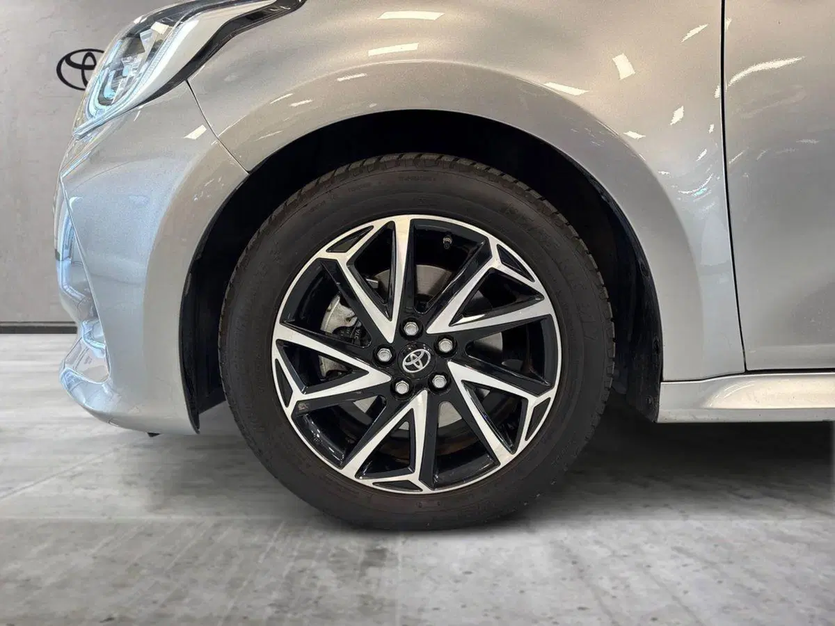 Toyota Yaris usata a Prato (9)