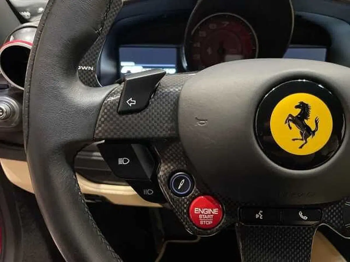Ferrari F8 Coupé usata a Napoli (12)