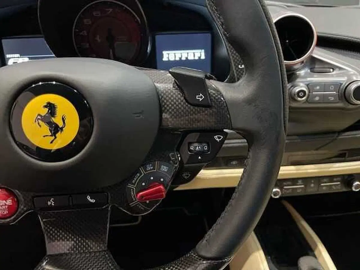 Ferrari F8 Coupé usata a Napoli (13)