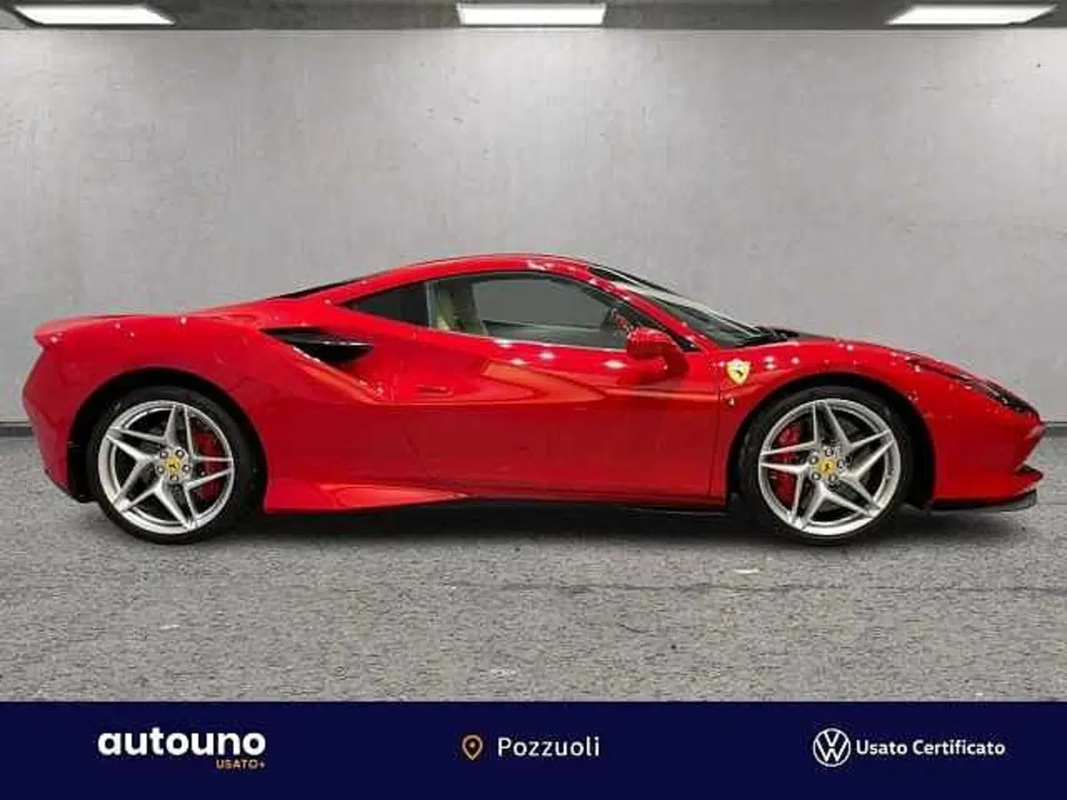Ferrari F8 Coupé usata a Napoli (5)