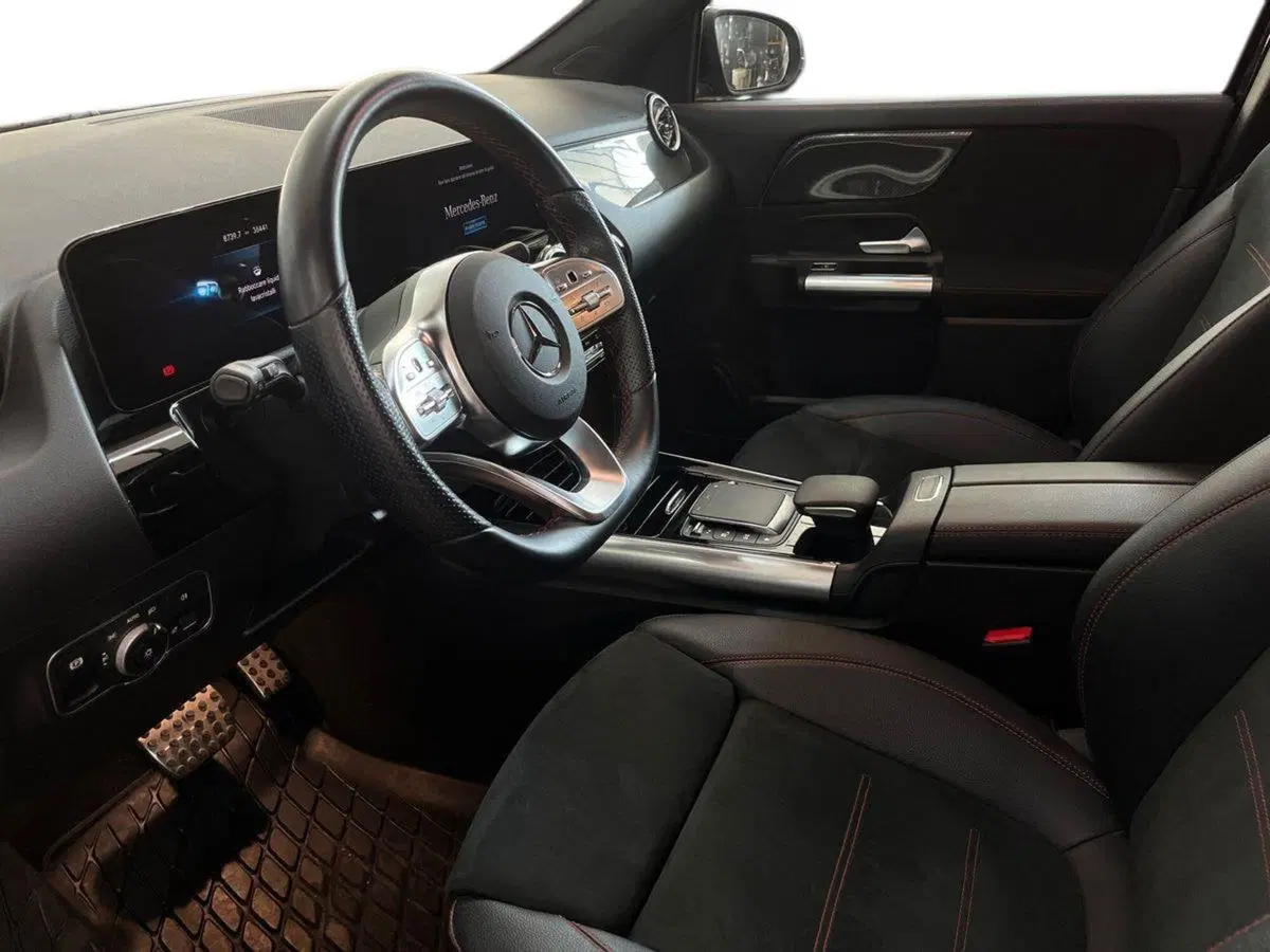 Mercedes-Benz GLA SUV usata a Bari (10)