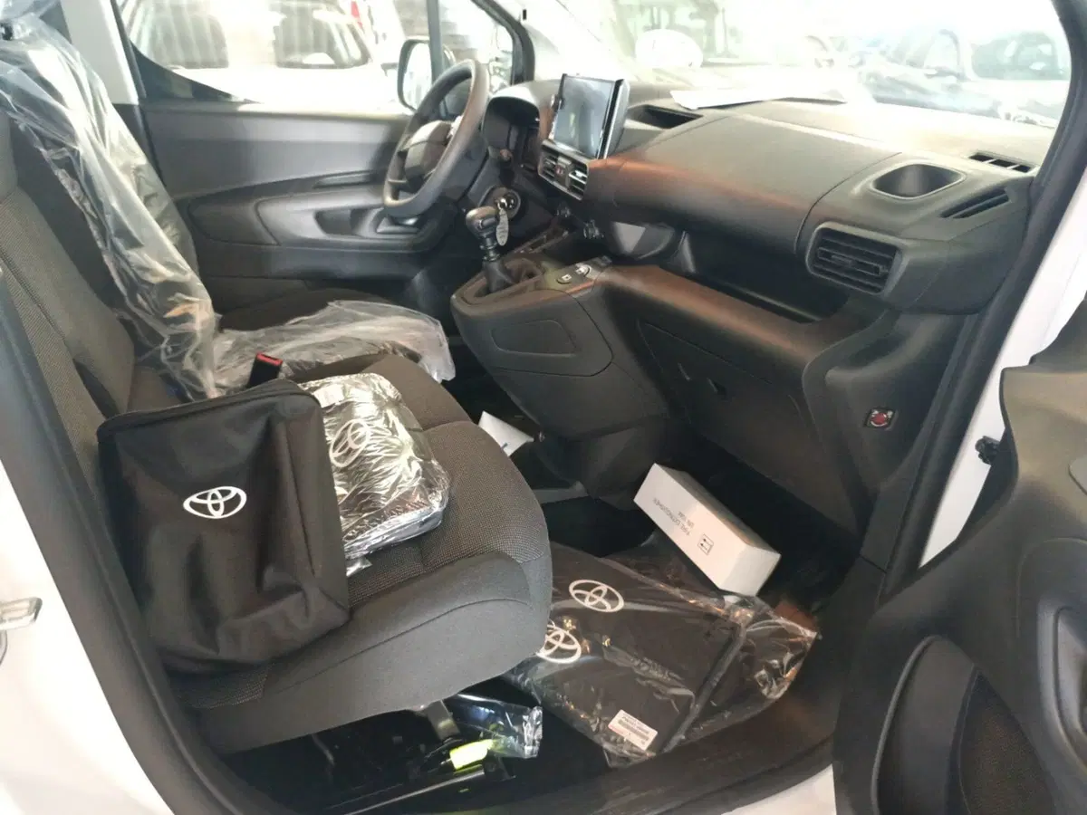 Toyota Proace City Furgone nuova a Ferrara (10)