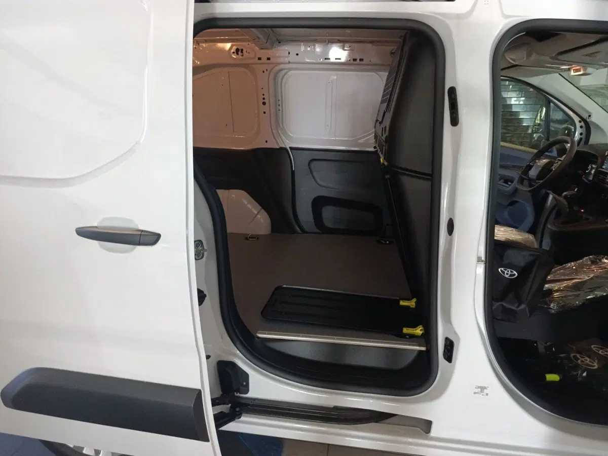 Toyota Proace City Furgone nuova a Ferrara (15)