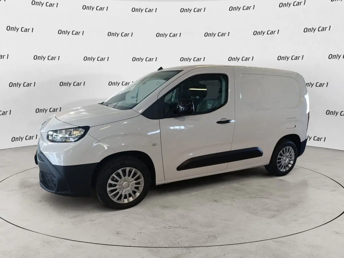 Toyota Proace City Furgone nuova a Ferrara (2)