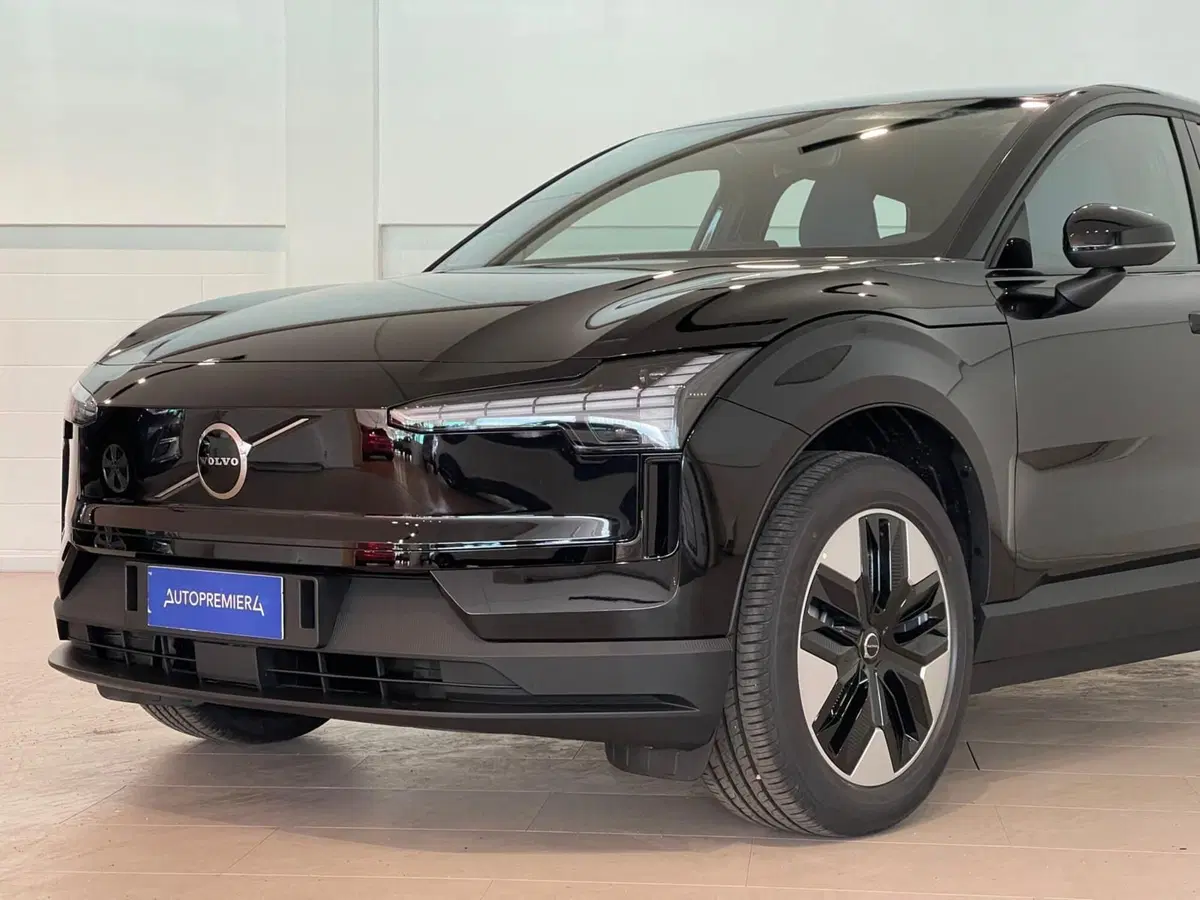 Volvo EX30 usata a Como (4)