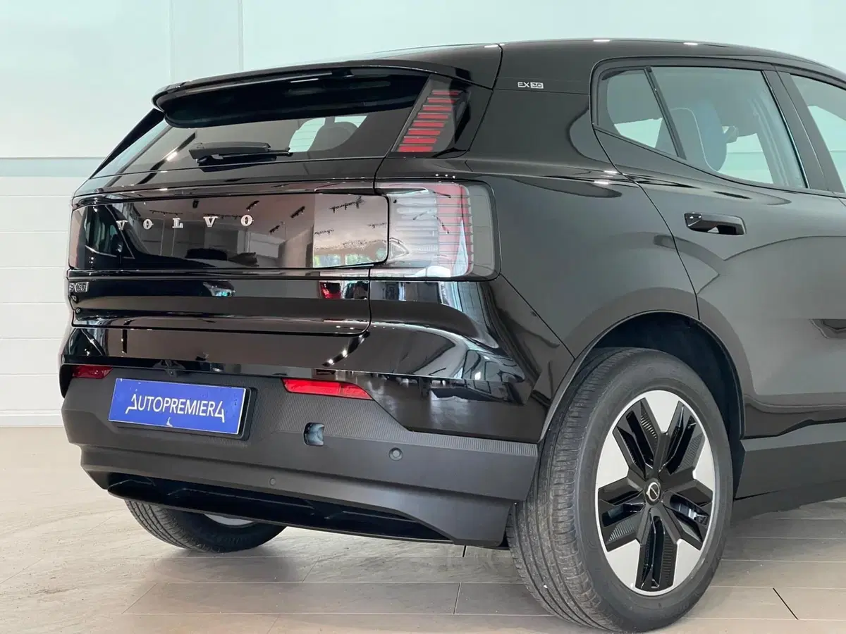 Volvo EX30 usata a Como (5)
