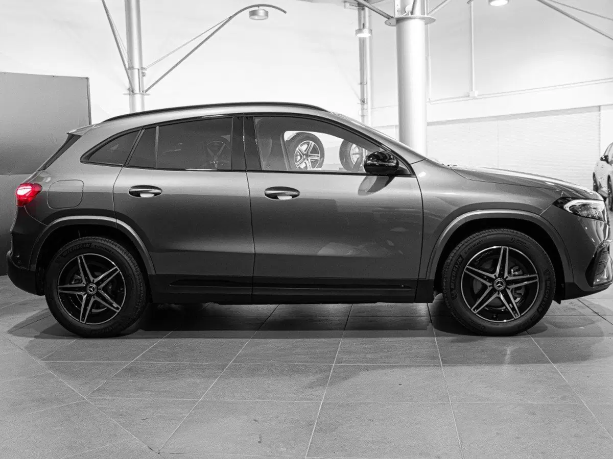 Mercedes-Benz EQA nuova a Macerata (10)