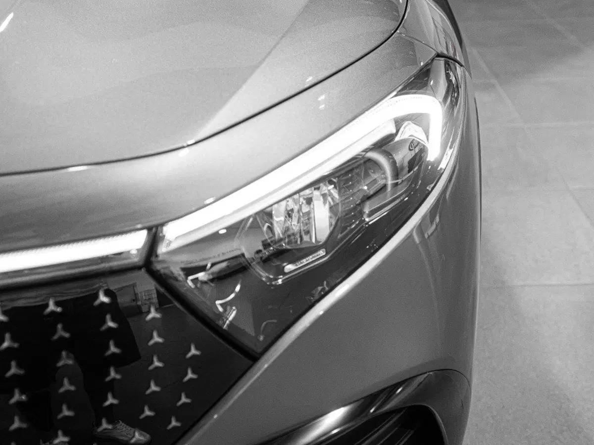 Mercedes-Benz EQA nuova a Macerata (3)