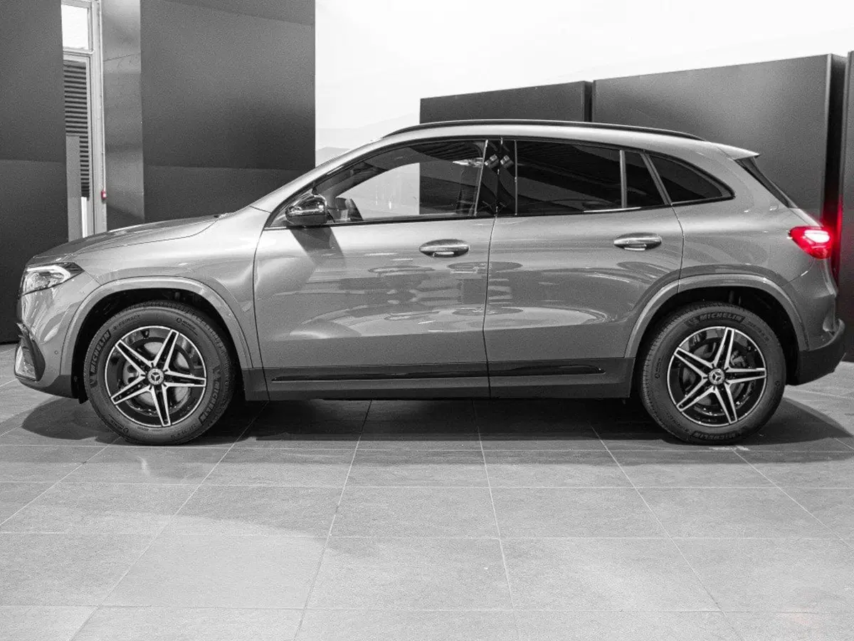 Mercedes-Benz EQA nuova a Macerata (5)