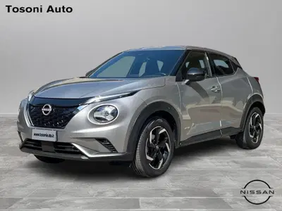 Nissan Juke 1.6 hev N-Connecta del 2023 usata a Arezzo