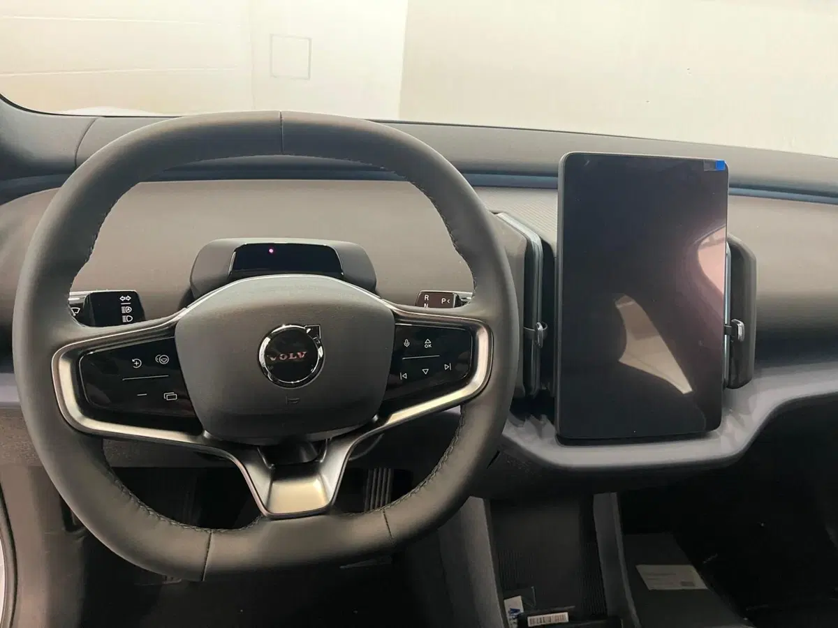 Volvo EX30 usata a Como (8)