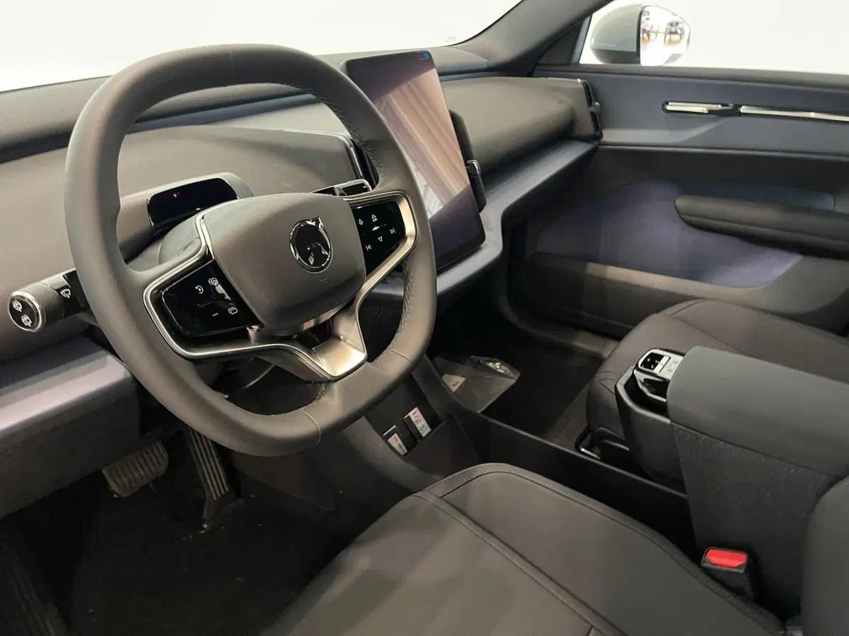 Volvo EX30 usata a Como (9)