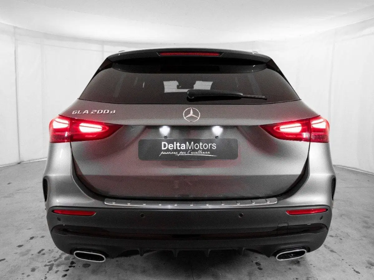 Mercedes-Benz GLA SUV nuova a Macerata (3)