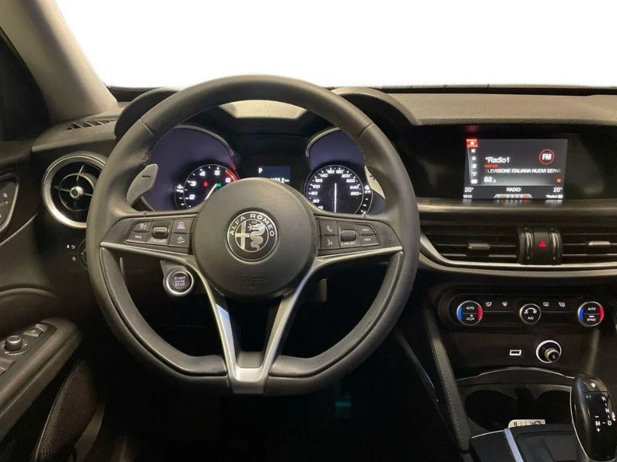 Alfa Romeo Stelvio usata a Ancona (11)