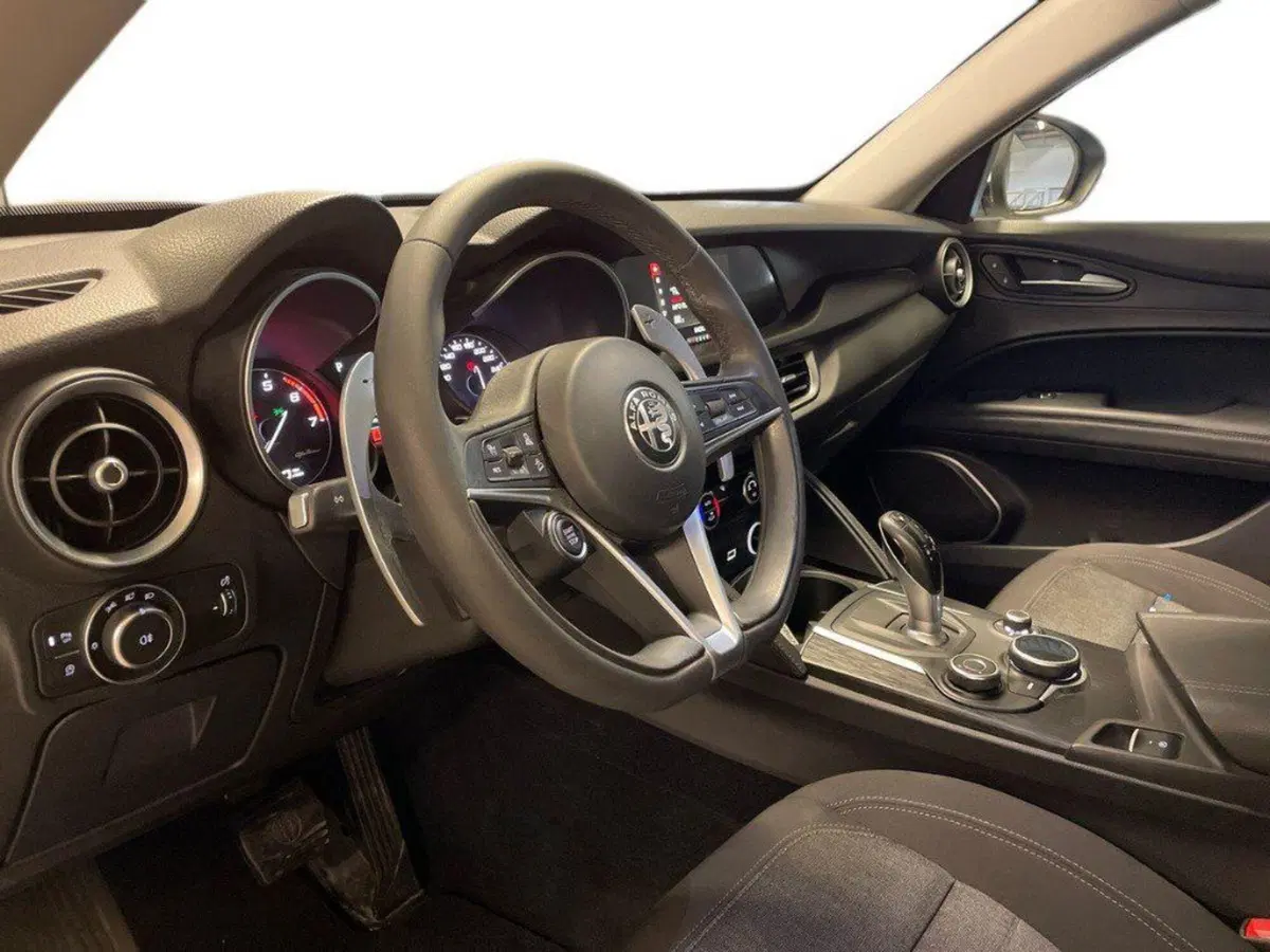 Alfa Romeo Stelvio usata a Ancona (16)
