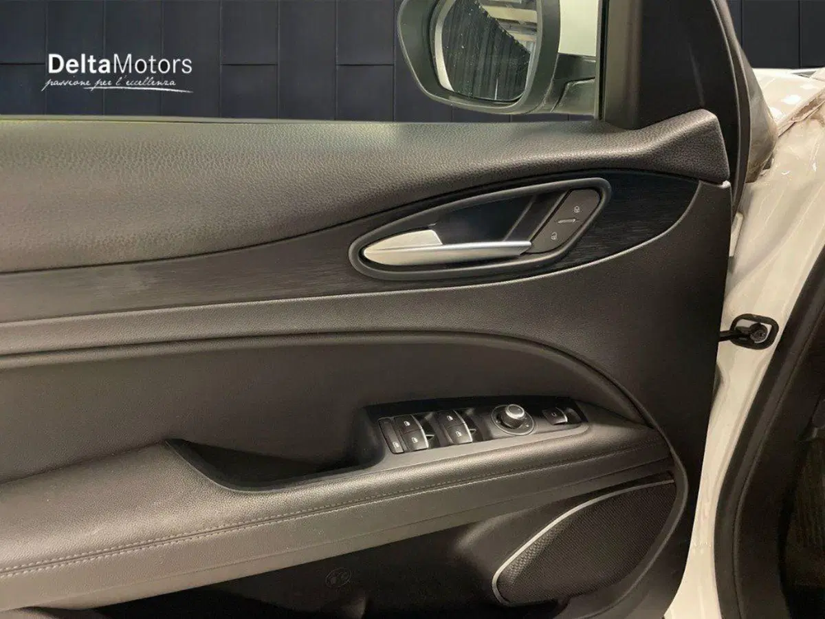 Alfa Romeo Stelvio usata a Ancona (17)
