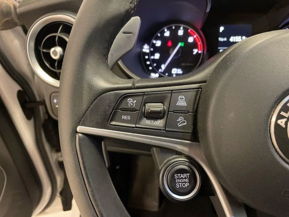 Alfa Romeo Stelvio usata a Ancona (20)