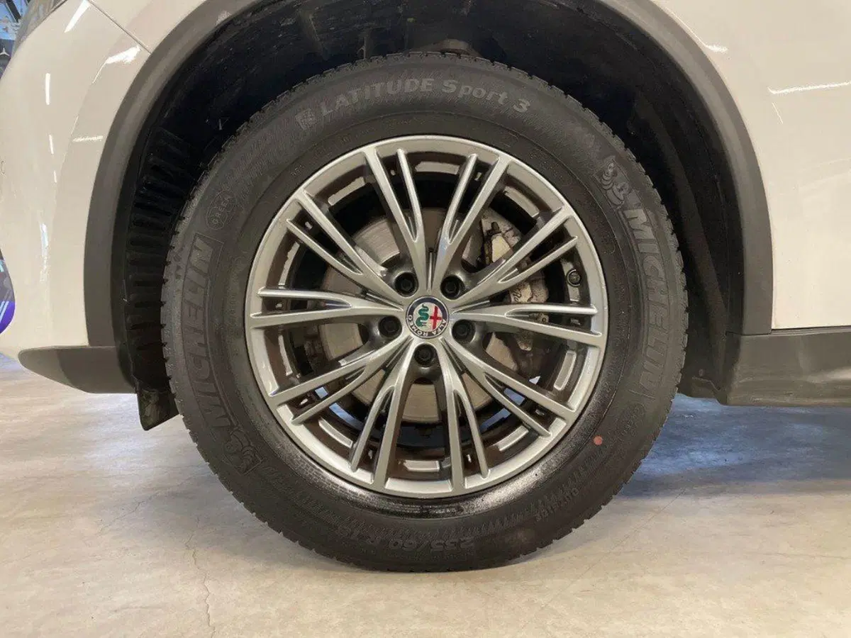 Alfa Romeo Stelvio usata a Ancona (8)