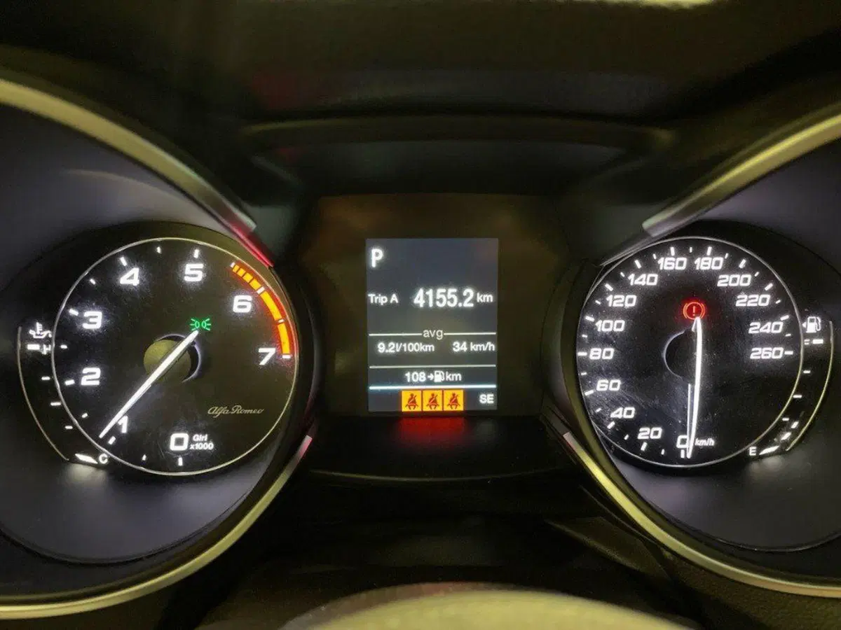 Alfa Romeo Stelvio usata a Ancona (9)