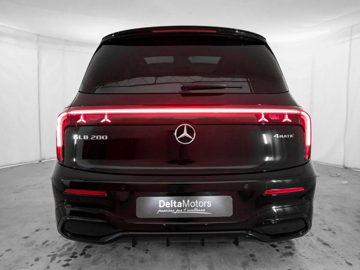 Mercedes-Benz GLB nuova a Macerata (3)