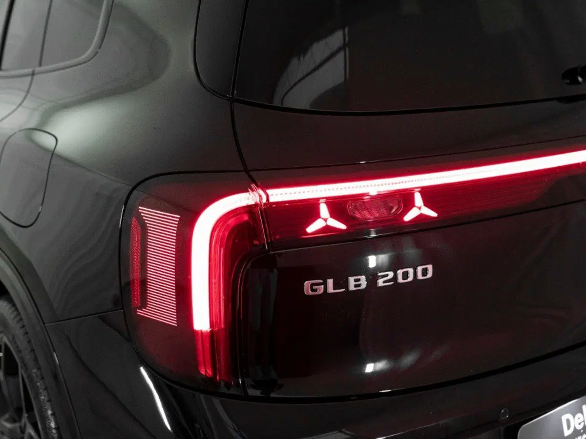 Mercedes-Benz GLB nuova a Macerata (8)
