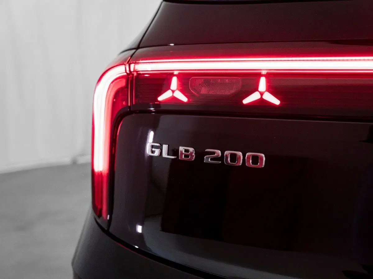 Mercedes-Benz GLB nuova a Macerata (9)