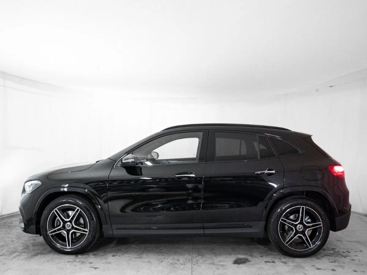 Mercedes-Benz GLA SUV nuova a Macerata (2)