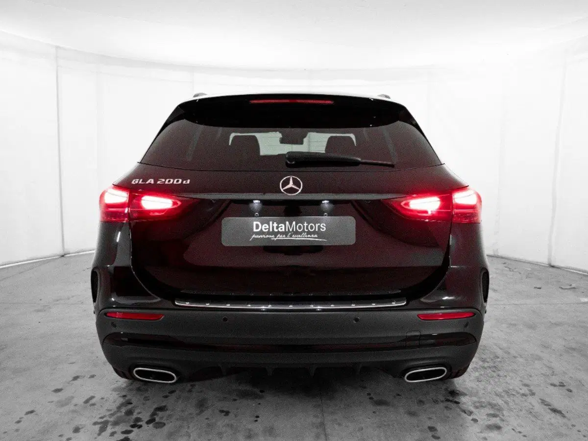 Mercedes-Benz GLA SUV nuova a Macerata (3)