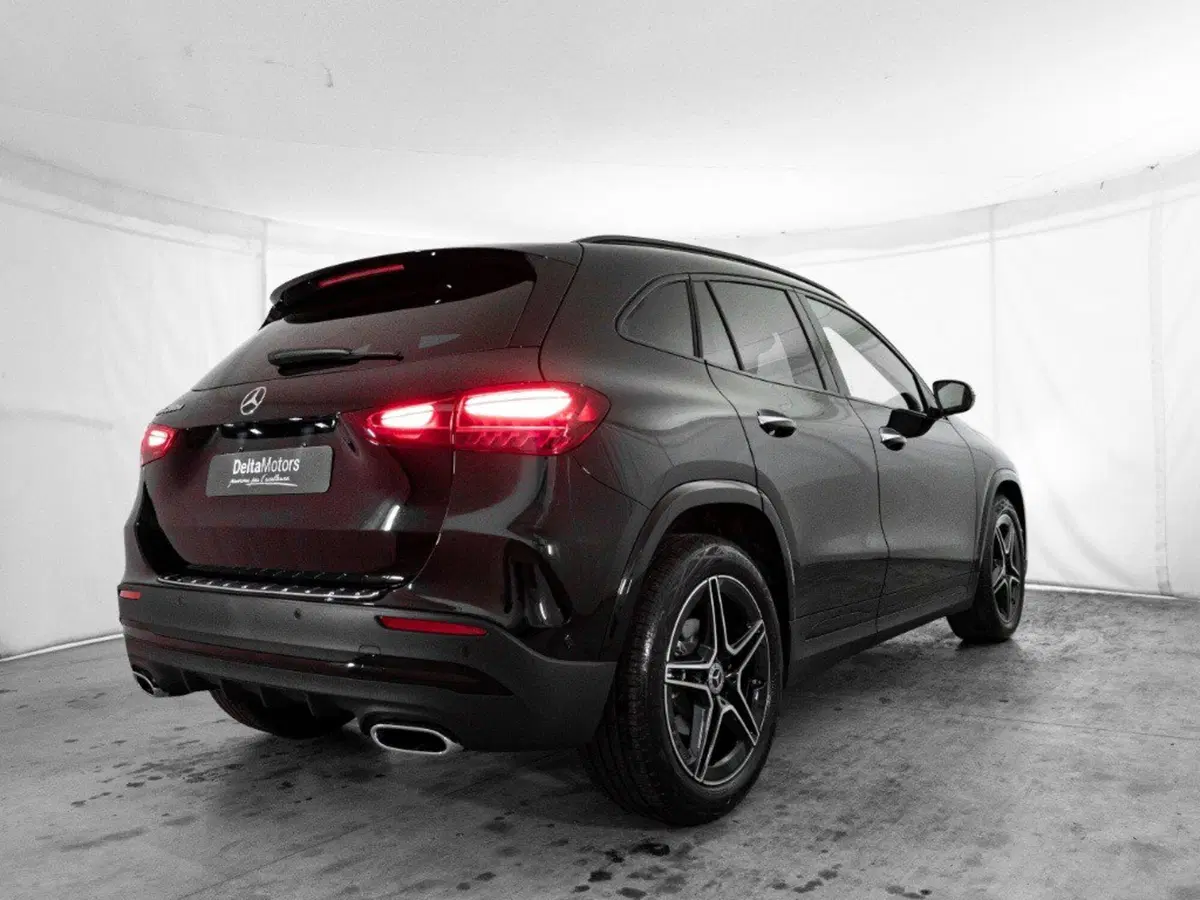 Mercedes-Benz GLA SUV nuova a Macerata (4)