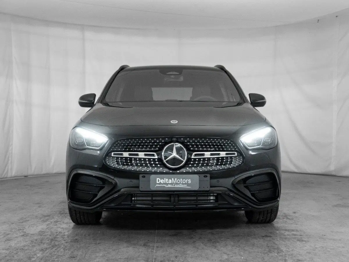 Mercedes-Benz GLA SUV nuova a Macerata (5)