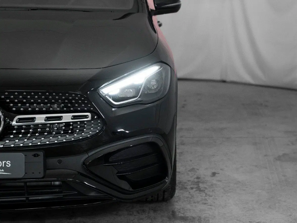 Mercedes-Benz GLA SUV nuova a Macerata (6)