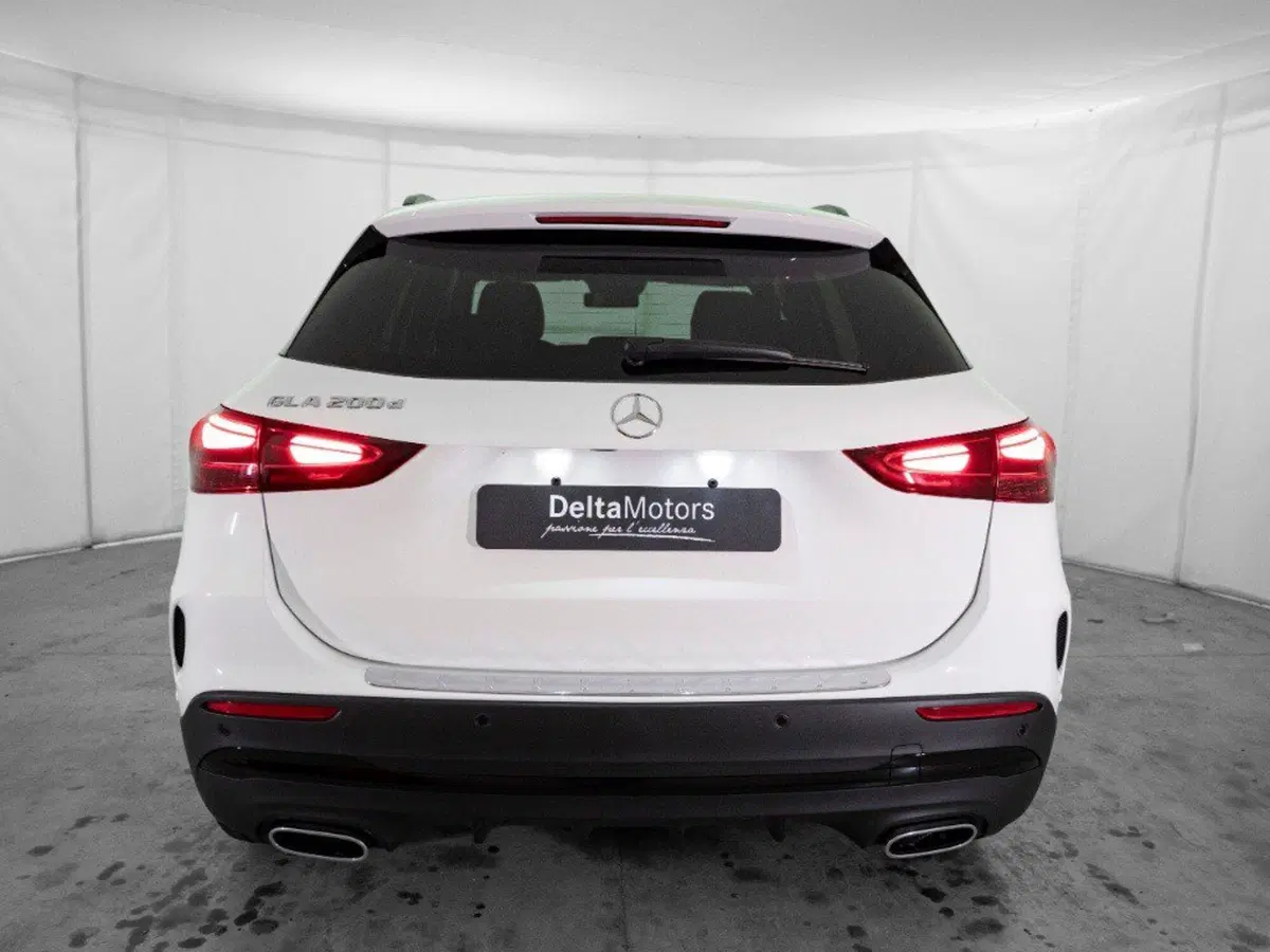 Mercedes-Benz GLA SUV nuova a Macerata (3)