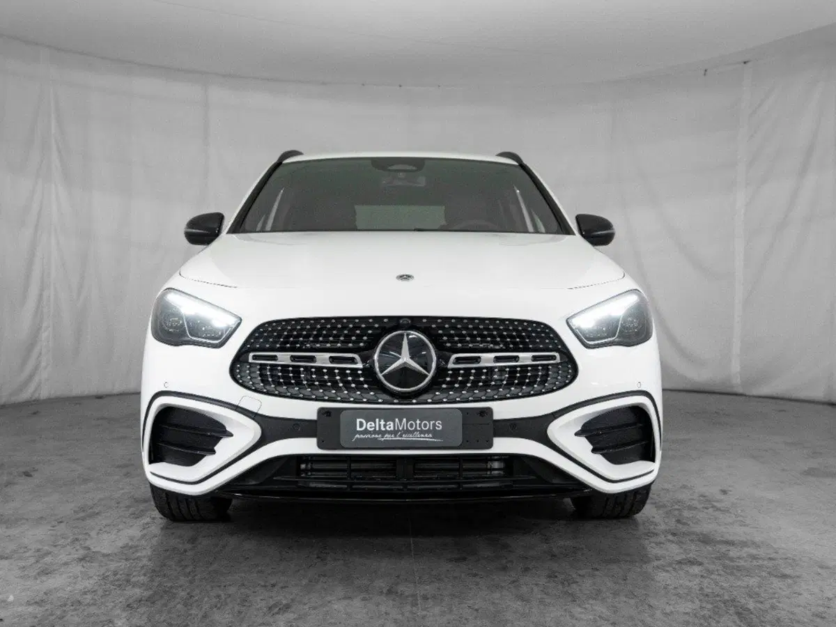 Mercedes-Benz GLA SUV nuova a Macerata (5)