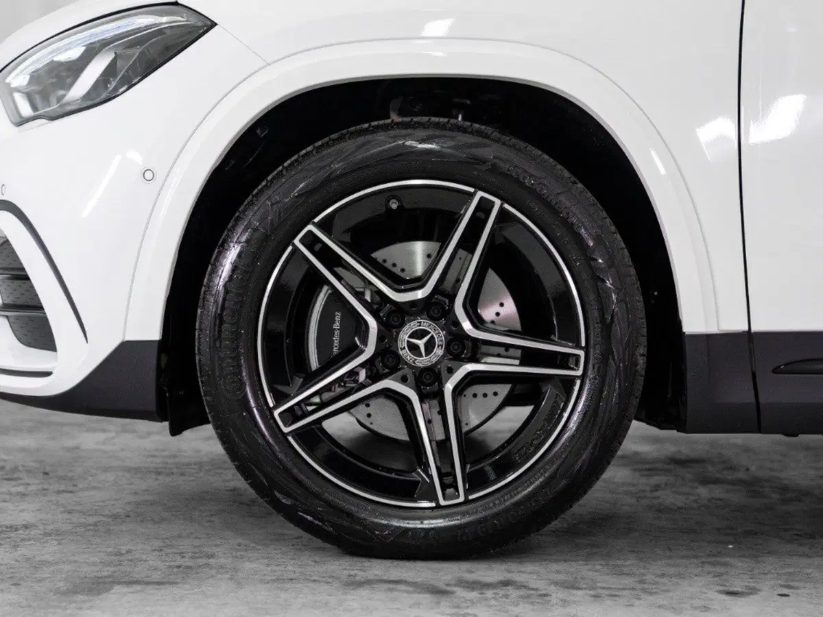 Mercedes-Benz GLA SUV nuova a Macerata (7)