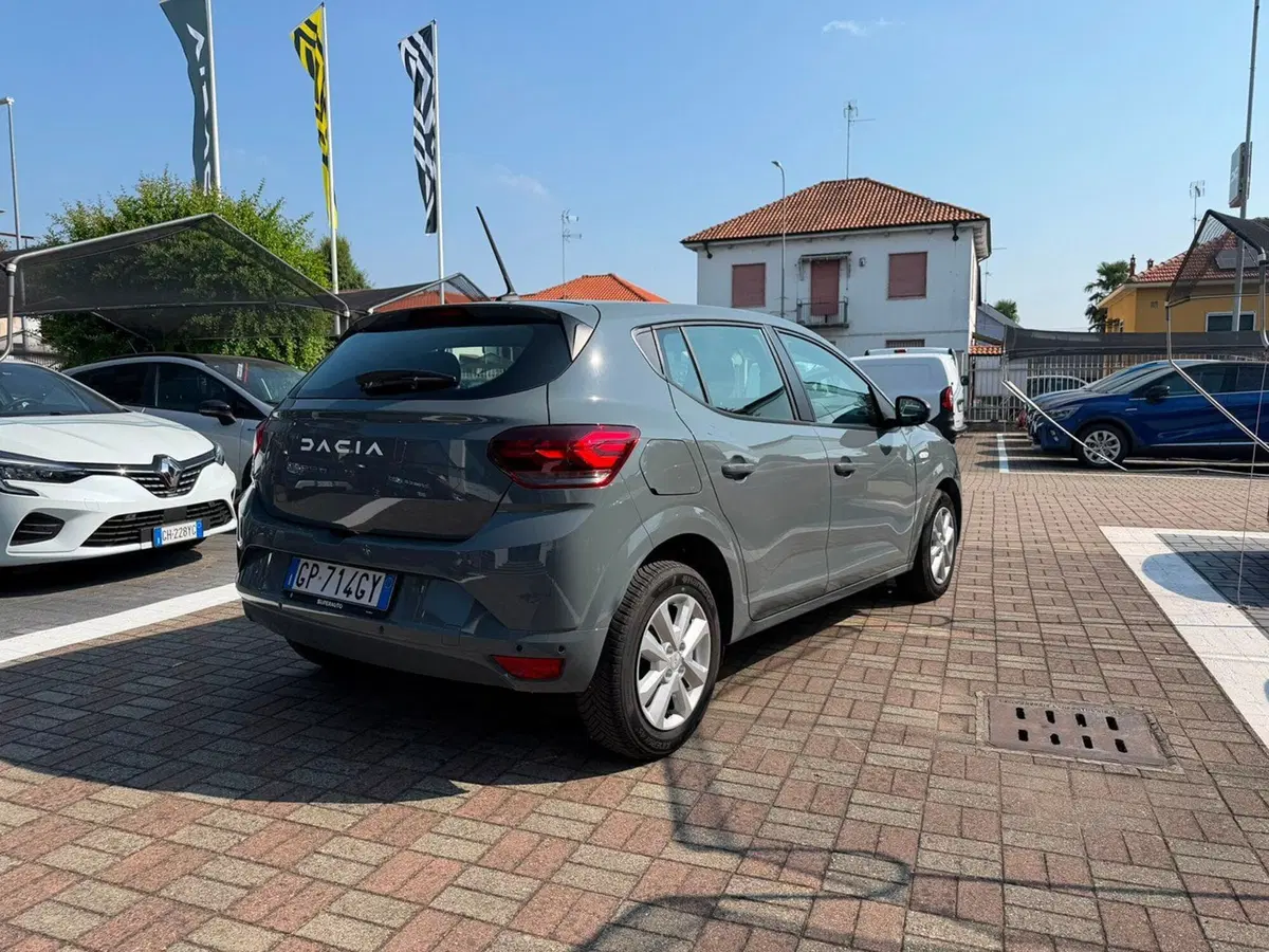 Dacia Sandero usata a Pavia (17)