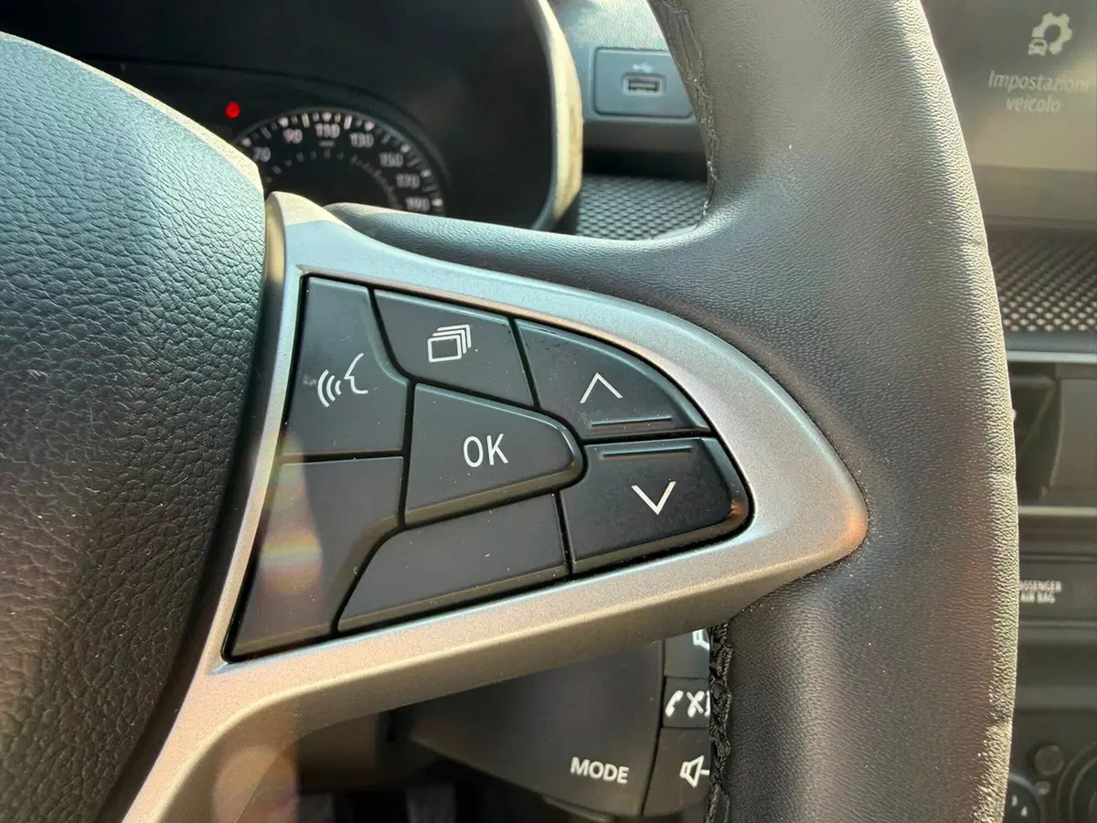 Dacia Sandero usata a Pavia (9)