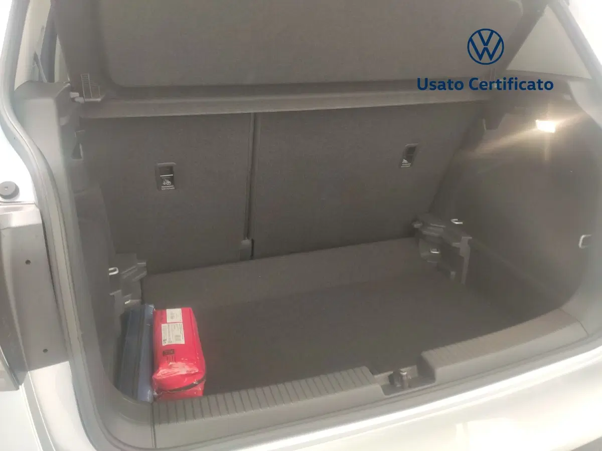 Volkswagen T-Cross nuova a Avellino (11)